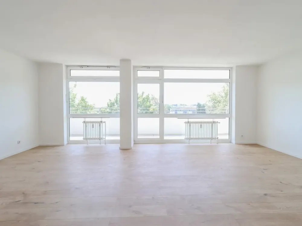 132 m² Wohnkomfort, großzügige 4,5-Zimmer-Wohnung mit sonnigem Balkon