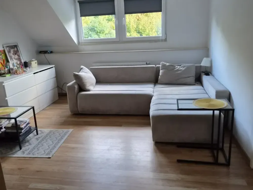 kl. helle, 2 Zimmer DG Wohnung in Ludenberg- Gerresheim