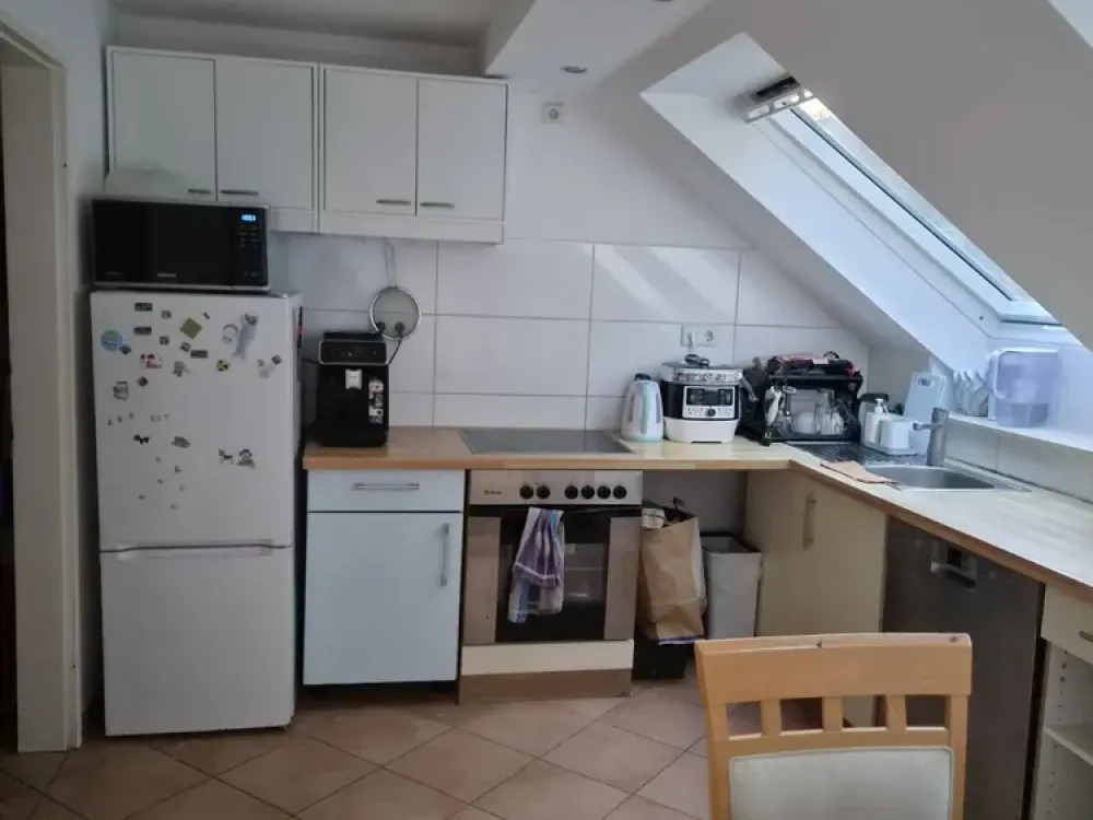 kl. helle, 2 Zimmer DG Wohnung in Ludenberg- Gerresheim