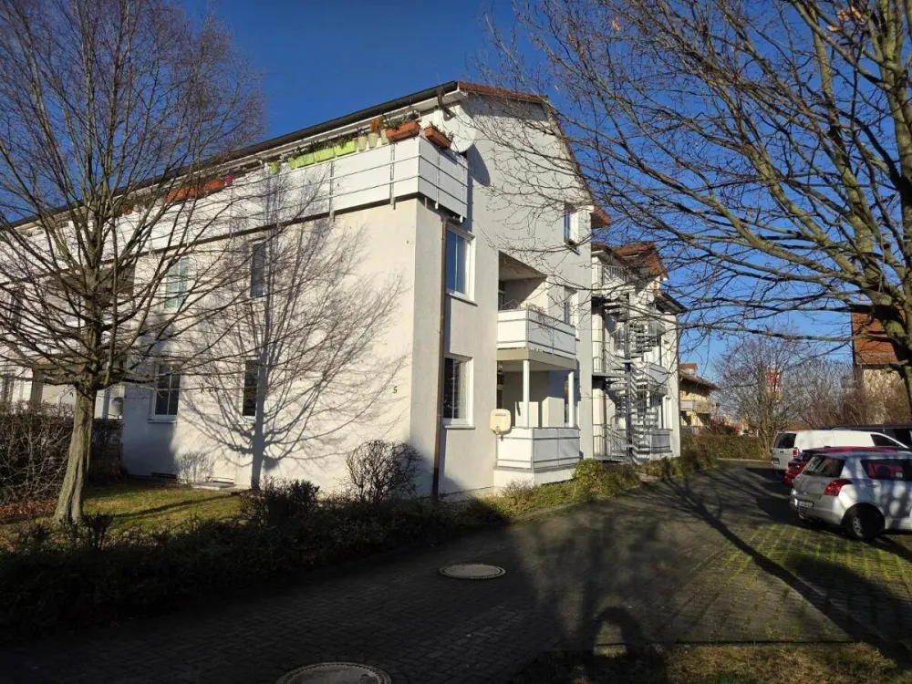Modernes Wohnen im Grünen 2 Raum Wohnung mit Balkon