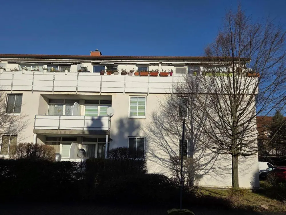 Modernes Wohnen im Grünen 2 Raum Wohnung mit Balkon