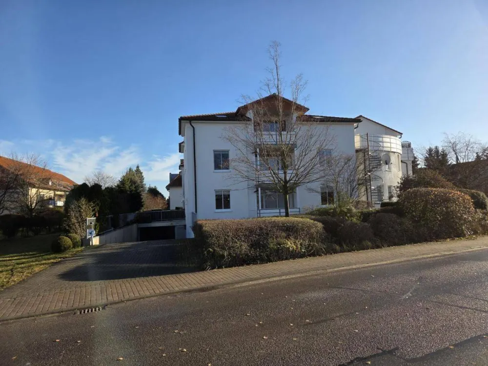Modernes Wohnen im Grünen 2 Raum Wohnung mit Balkon