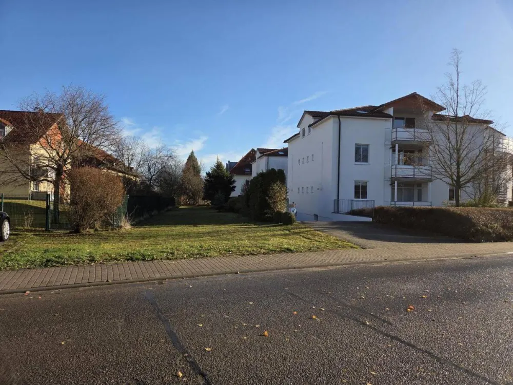 Modernes Wohnen im Grünen 2 Raum Wohnung mit Balkon