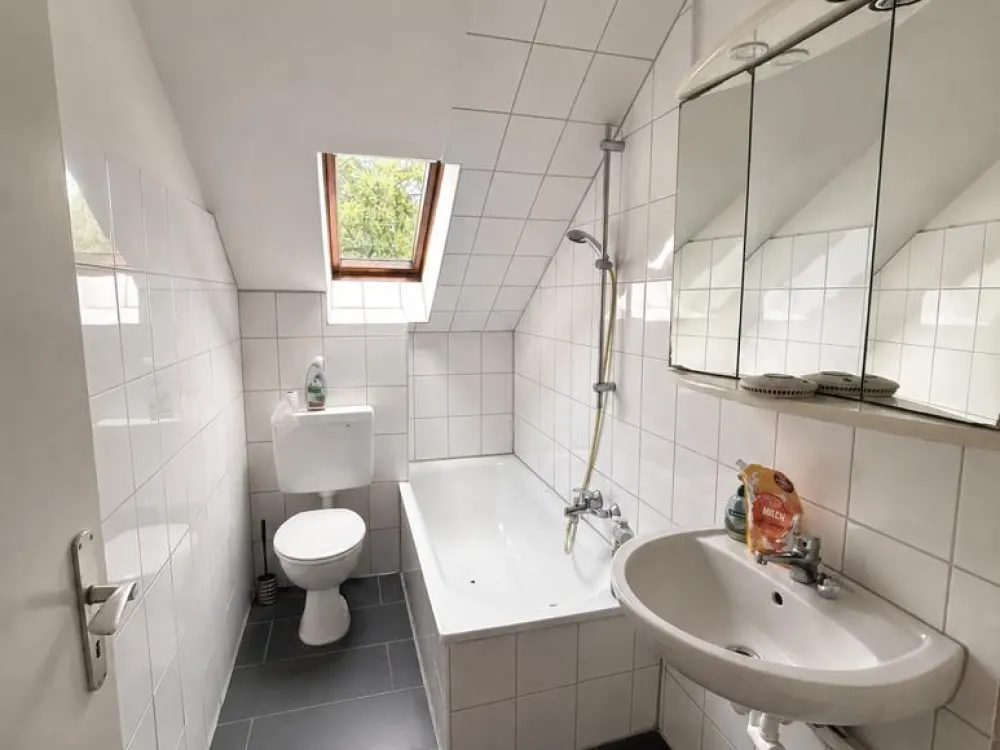 *** Pflaumen zum Greifen nah, charmante 2,5-Zimmer-Wohnung in ruhiger Lage ***