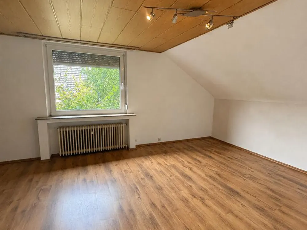 *** Pflaumen zum Greifen nah, charmante 2,5-Zimmer-Wohnung in ruhiger Lage ***