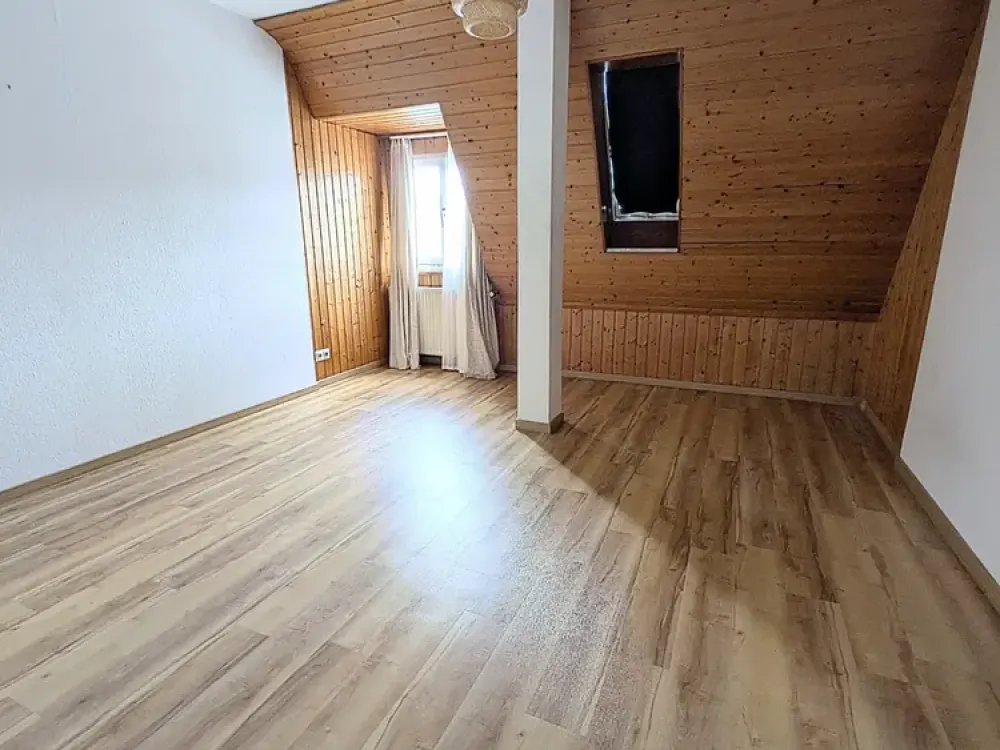 *Ideal auch für 2er WG! 2-Zimmer-Altbauwohnung im Dachgeschoss in Stuttgart-West, Nähe Vogelsang*