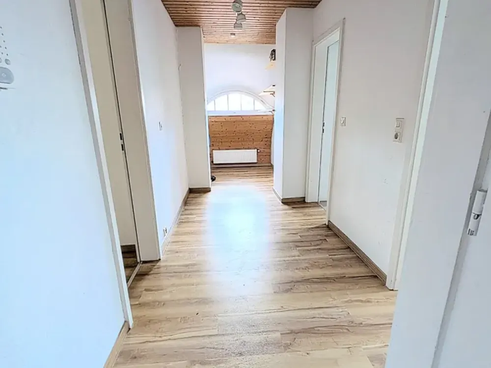 *Ideal auch für 2er WG! 2-Zimmer-Altbauwohnung im Dachgeschoss in Stuttgart-West, Nähe Vogelsang*