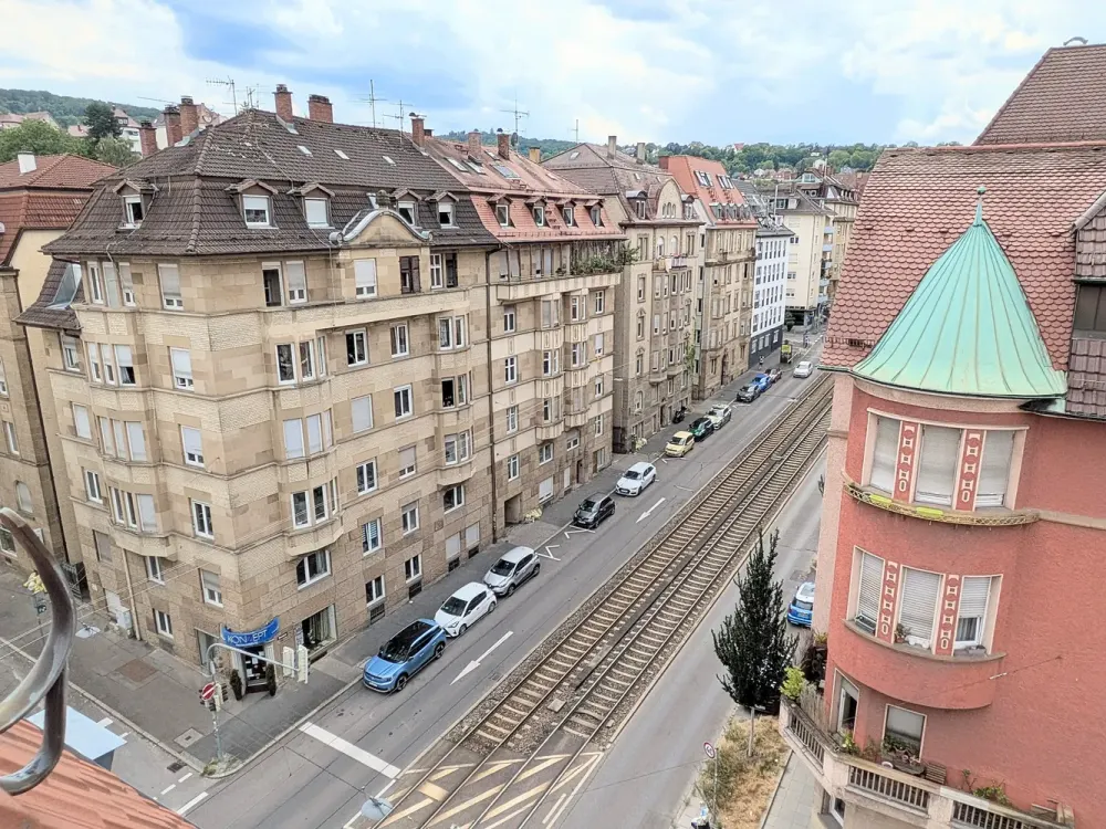 *Ideal auch für 2er WG! 2-Zimmer-Altbauwohnung im Dachgeschoss in Stuttgart-West, Nähe Vogelsang*