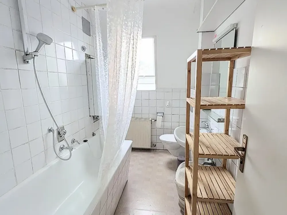 *Ideal auch für 2er WG! 2-Zimmer-Altbauwohnung im Dachgeschoss in Stuttgart-West, Nähe Vogelsang*