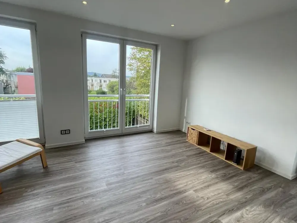 Loft Character in Ronnenberg - High-Quality 3-Room Apartment with Parking Space