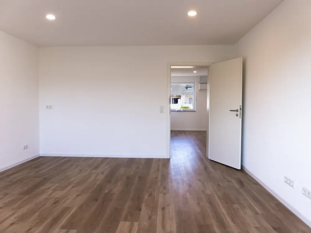 Erstbezug: Sehr schöne helle 3,5-Zimmer Wohnung im 2.OG mit Südbalkon in ruhiger Anliegerstraße