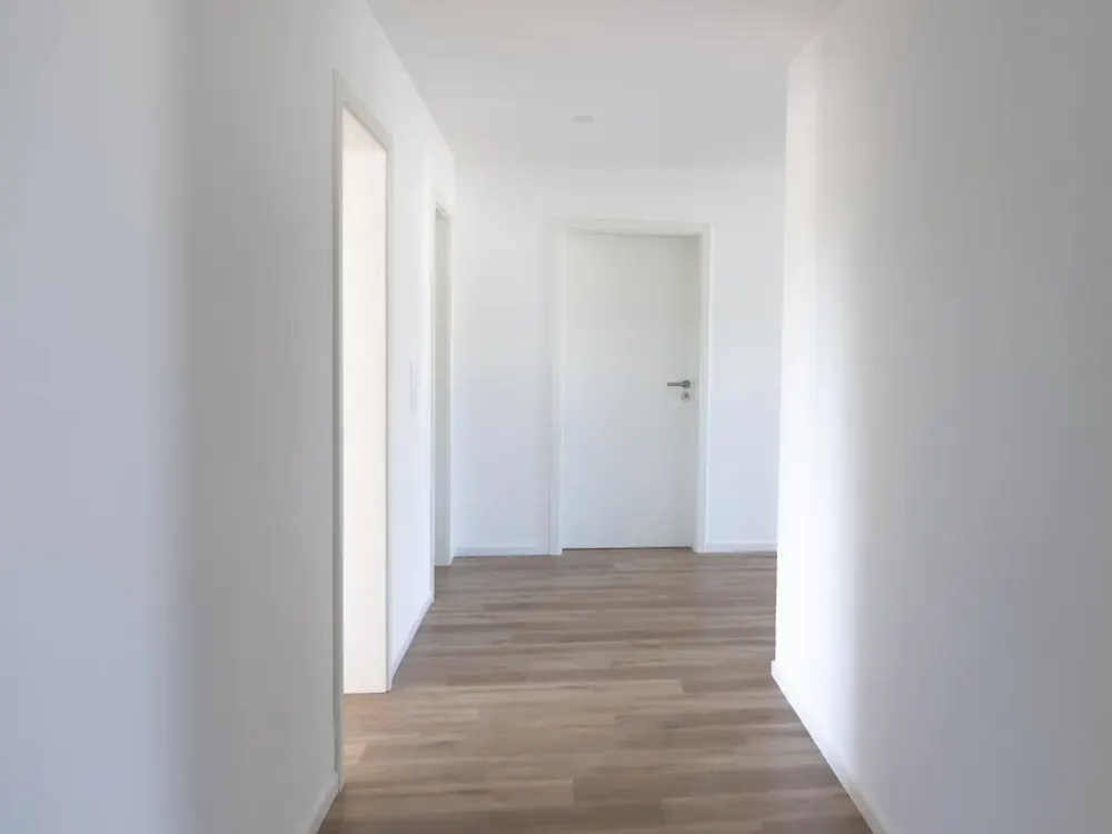 Erstbezug: Sehr schöne helle 3,5-Zimmer Wohnung im 2.OG mit Südbalkon in ruhiger Anliegerstraße