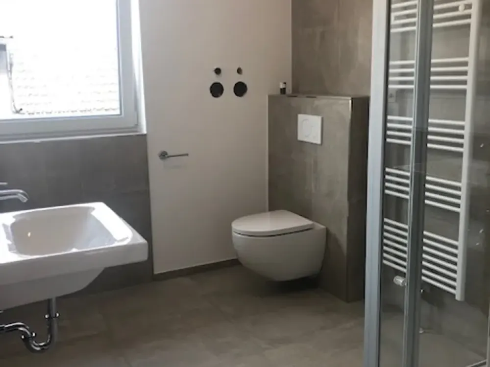 Moderne, ruhige 3 Zimmer Wohnung fußläufig zur U-Bahn mit 2 Balkonen