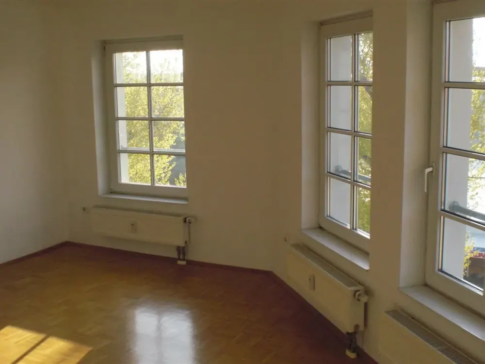 Ideale Wohnung für Singles, Paare! Tolle 2 Zi.-DG-Whg | Parkett |Bad mit Fenster