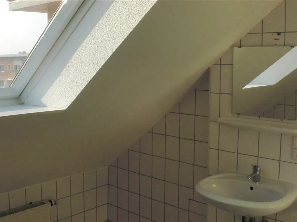 Ideale Wohnung für Singles, Paare! Tolle 2 Zi.-DG-Whg | Parkett |Bad mit Fenster
