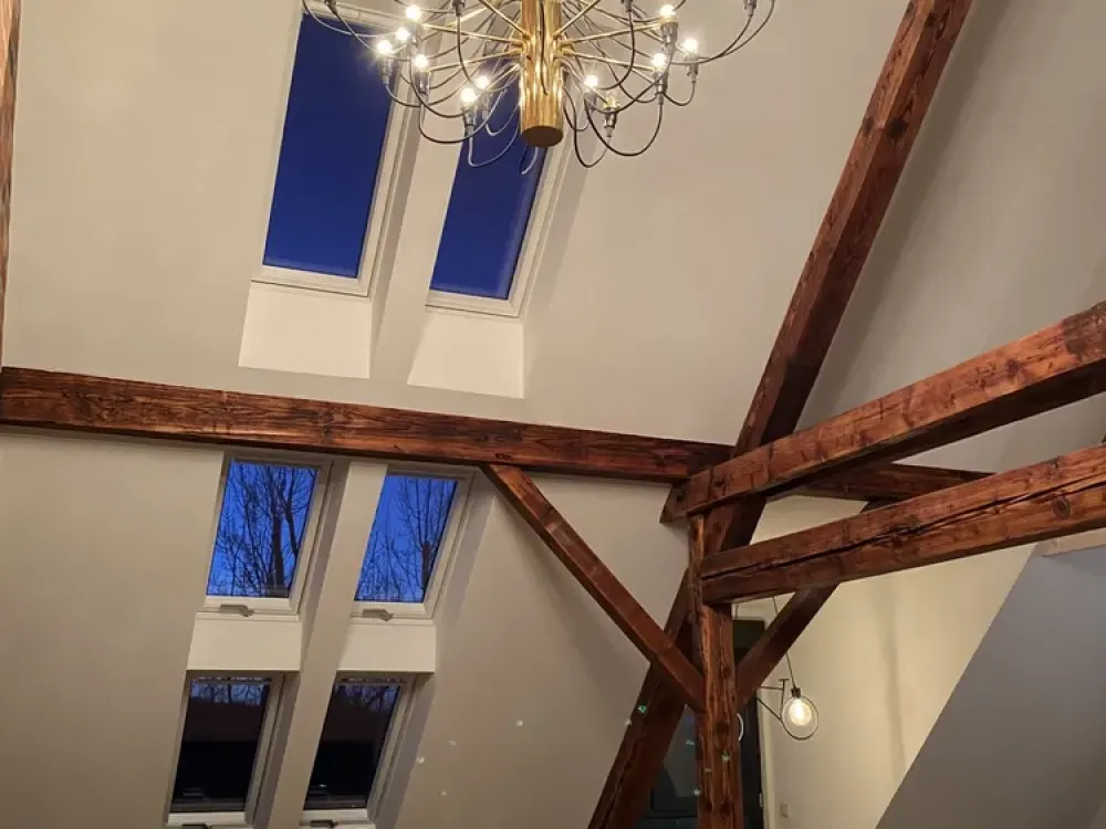Hochwertige Dachgeschosswohnung mit Galerie, Terrasse und Einbauküche in Limmer - keine AFD Wähler