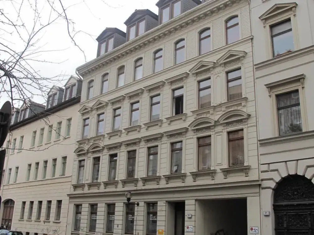 Ruhige Zentrumslage Nähe Clara-Zetkin- Park. Große Wohnküche. Großer Südbalkon