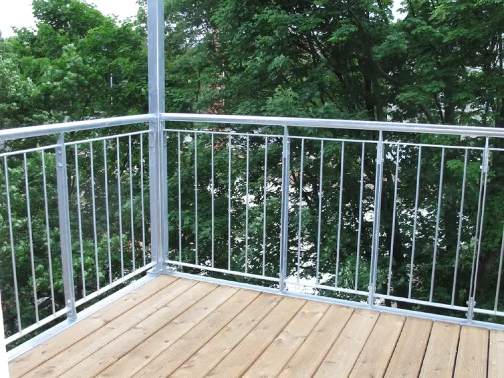 Ruhige Zentrumslage Nähe Clara-Zetkin- Park. Große Wohnküche. Großer Südbalkon