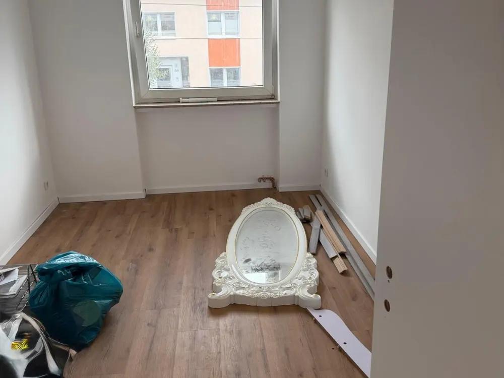 Frisch Sanierte 3-Zimmer Wohnung 1.OG