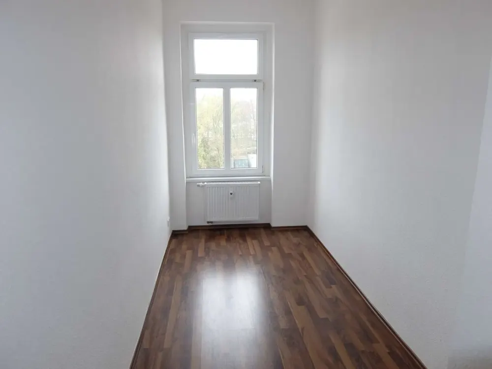 Anger Crottendorf - schöne kleine 3-Raumwohnung mit toller Einbauküche und Tageslichtbad