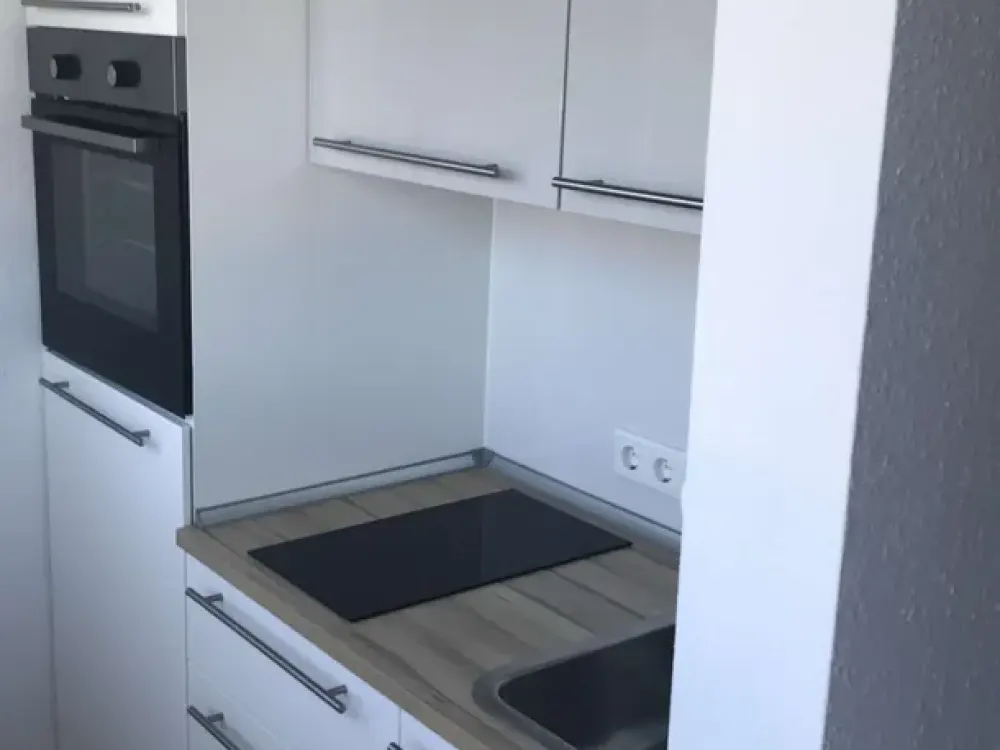 Neuwertiges Single Appartement mit Küche und Balkon in ruhiger, zentrumsnaher Lage