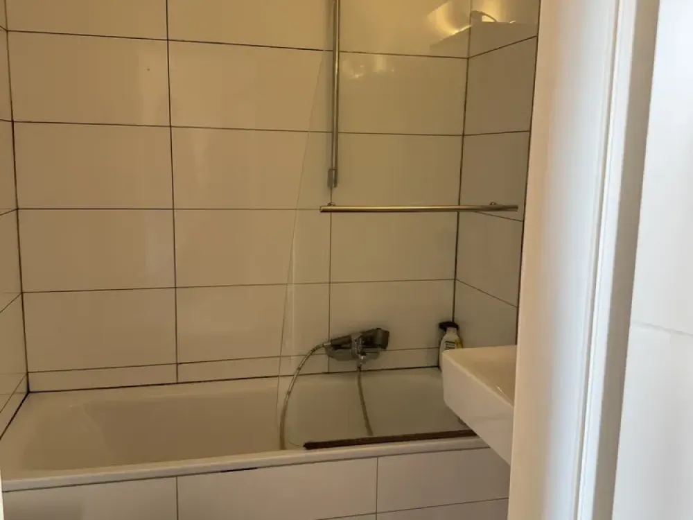 Neuwertiges Single Appartement mit Küche und Balkon in ruhiger, zentrumsnaher Lage
