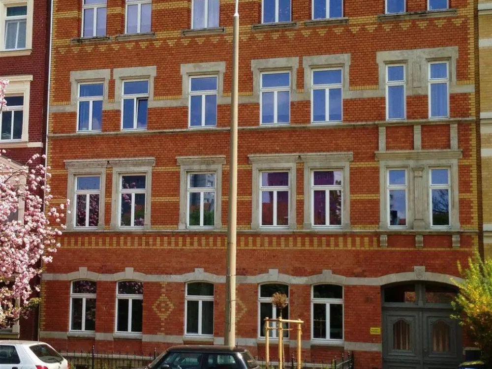 3-Zimmer mit Balkon, Lift, Chancen für SP im Hinterhof