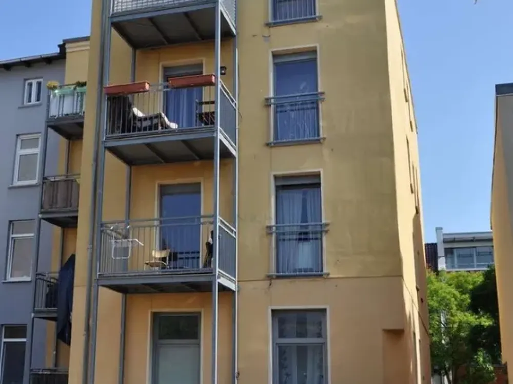 Bright 3-Room Apartment with South-Facing Balcony in Rostock KTV, Ideal for Shared Living!