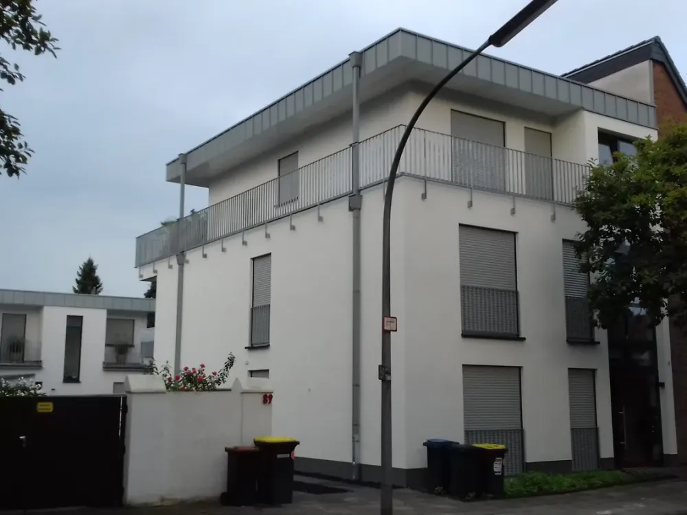 Neuwertige 2-Zimmer-DG-Wohnung mit Terrasse, von privat