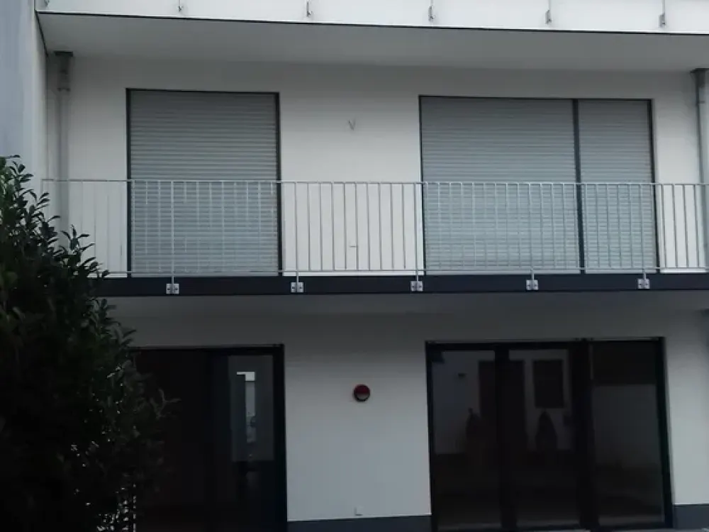 Neuwertige 2-Zimmer-DG-Wohnung mit Terrasse, von privat