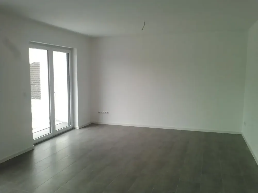 Neuwertige 2-Zimmer-DG-Wohnung mit Terrasse, von privat