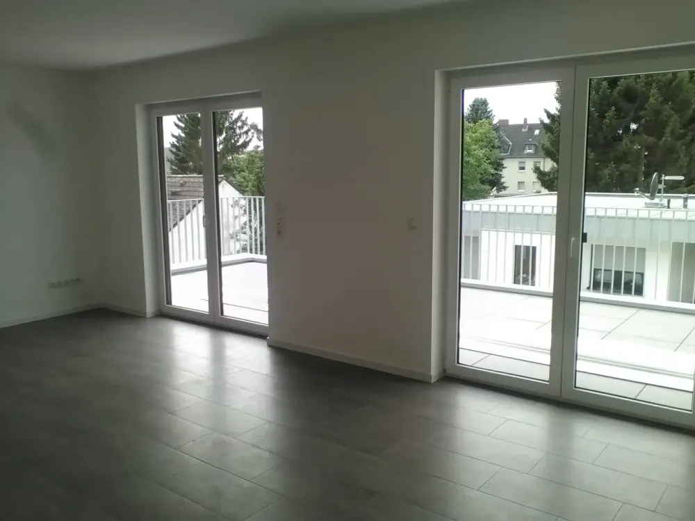 Neuwertige 2-Zimmer-DG-Wohnung mit Terrasse, von privat