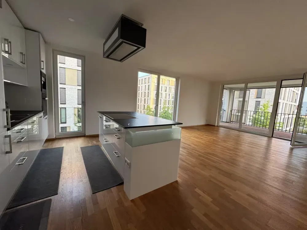 Stilvolle, neuwertige 3-Zimmer-Wohnung mit geh. Innenausstattung mit Balkon und EBK