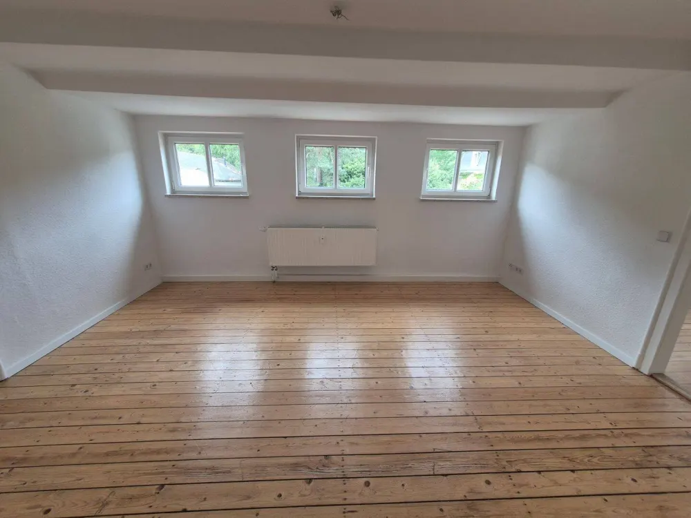 3-Raumwohnung mit schönen Dielenboden zu vermieten