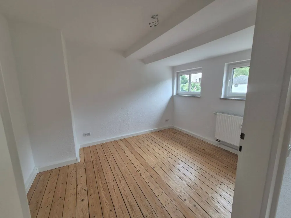3-Raumwohnung mit schönen Dielenboden zu vermieten