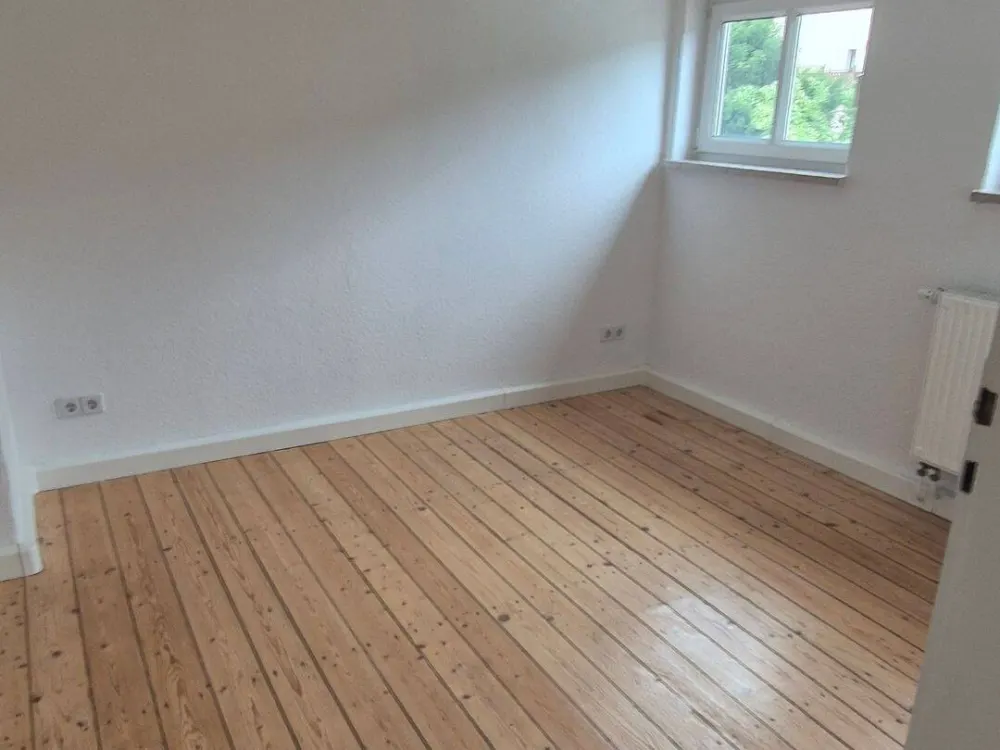 3-Raumwohnung mit schönen Dielenboden zu vermieten