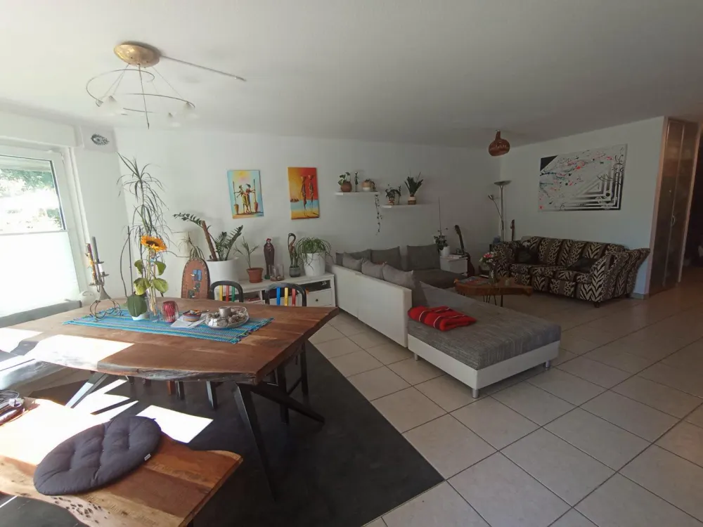 Möblierte 2-Zimmer-Wohnung (befristet) mit Garten & Jacuzzi
