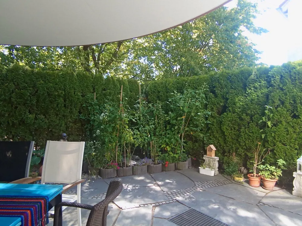 Möblierte 2-Zimmer-Wohnung (befristet) mit Garten & Jacuzzi