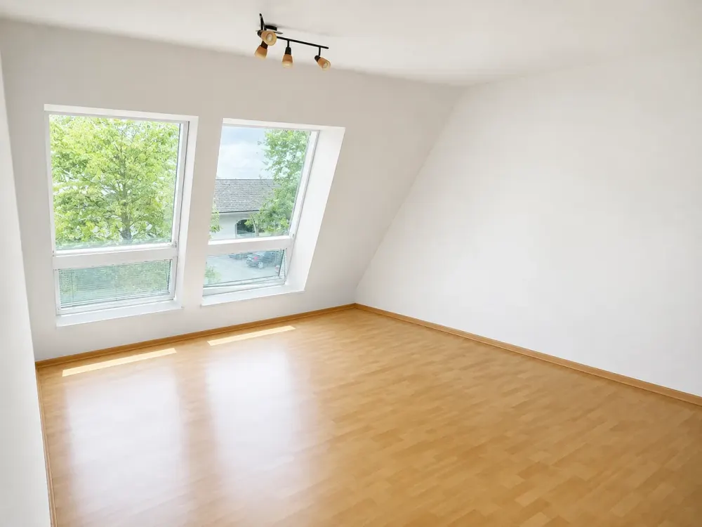 helle und großzügige Wohnung in Velten *4 Zimmer * Balkon * Wintergarten* KFZ-Stellplatz