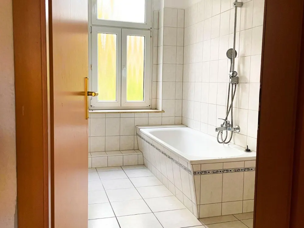 Light, Space & Newly Renovated - Large 3-Room Apartment