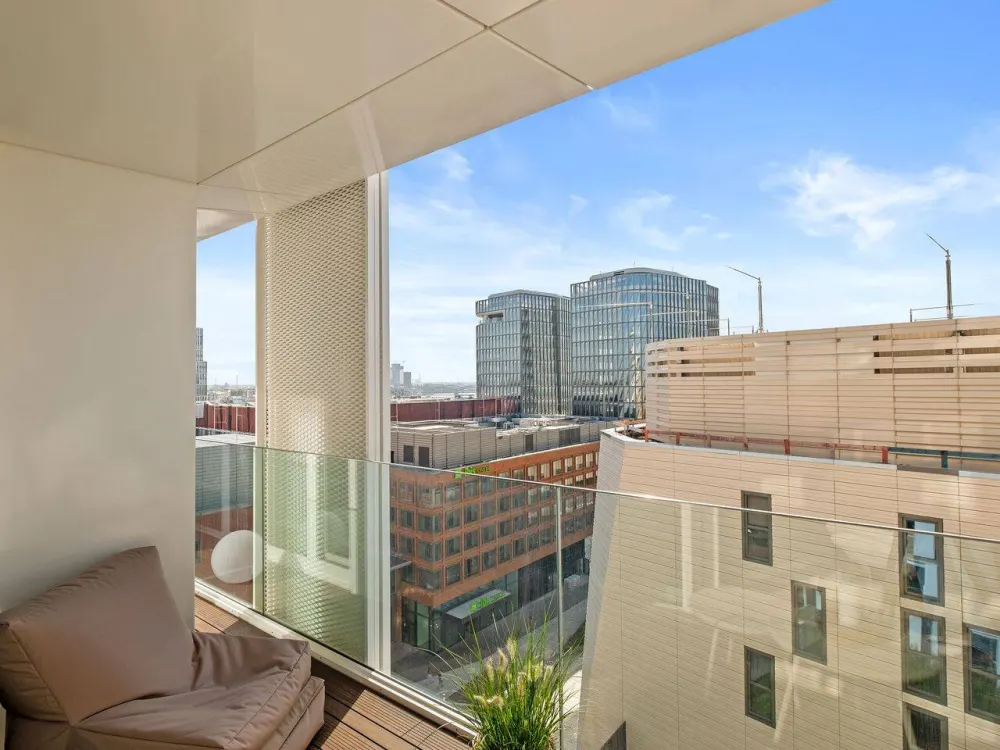 Luxus-Apartment im THE LYTE: vollmöbliert, Balkon & seitlicher Ausblick auf die Elbe