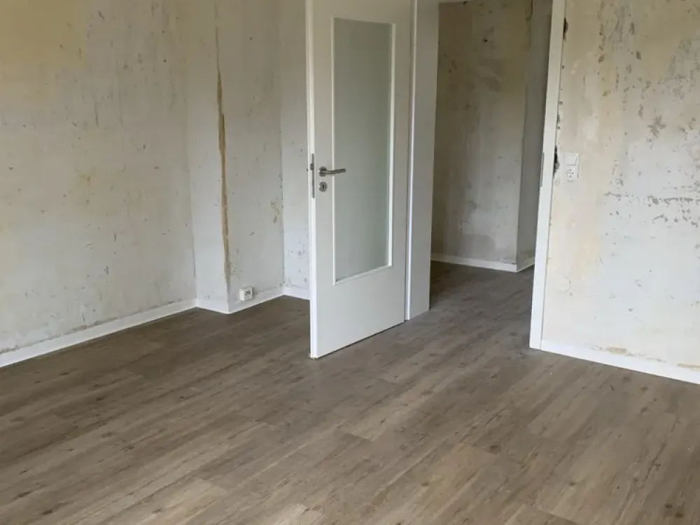 Teilsanierte 3,5 Zimmer-Whg. mit Balkon zum 01.11.2026