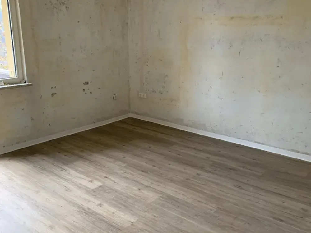 Teilsanierte 3,5 Zimmer-Whg. mit Balkon zum 01.11.2026