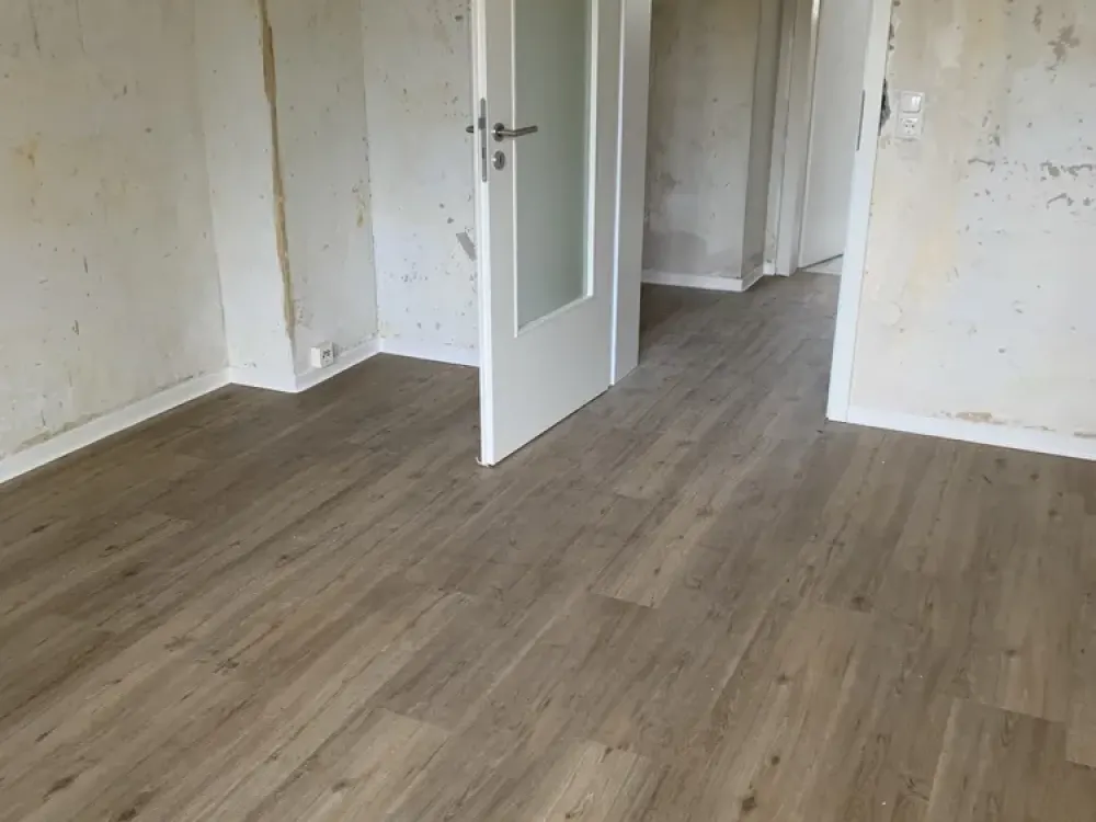 Teilsanierte 3,5 Zimmer-Whg. mit Balkon zum 01.11.2026