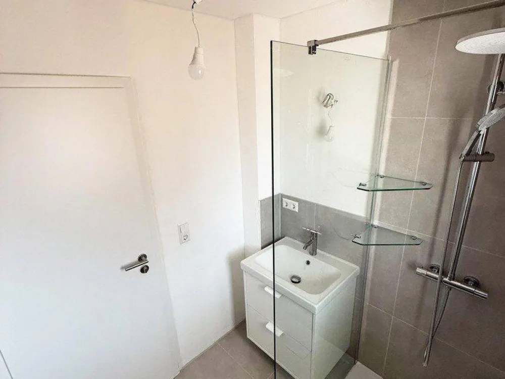 Frisch komplettsanierte 4-Zimmer-Wohnung mit Einbauküche & Balkon in Stuttgart-Bad Cannstatt