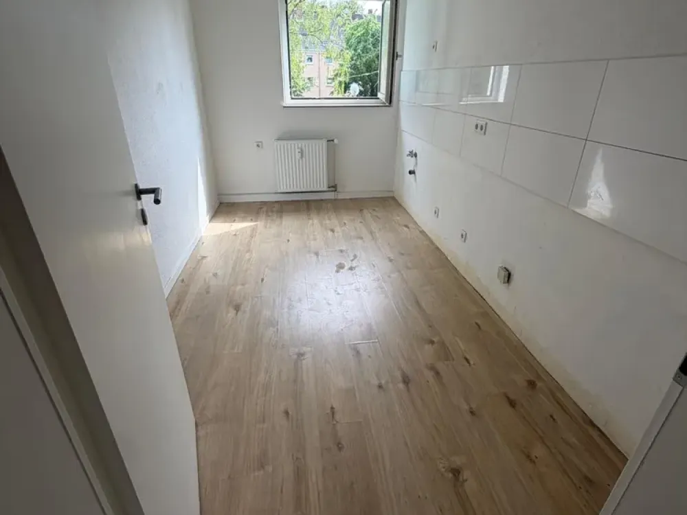 Renovated 3-Room Apartment with Shared Garden Use