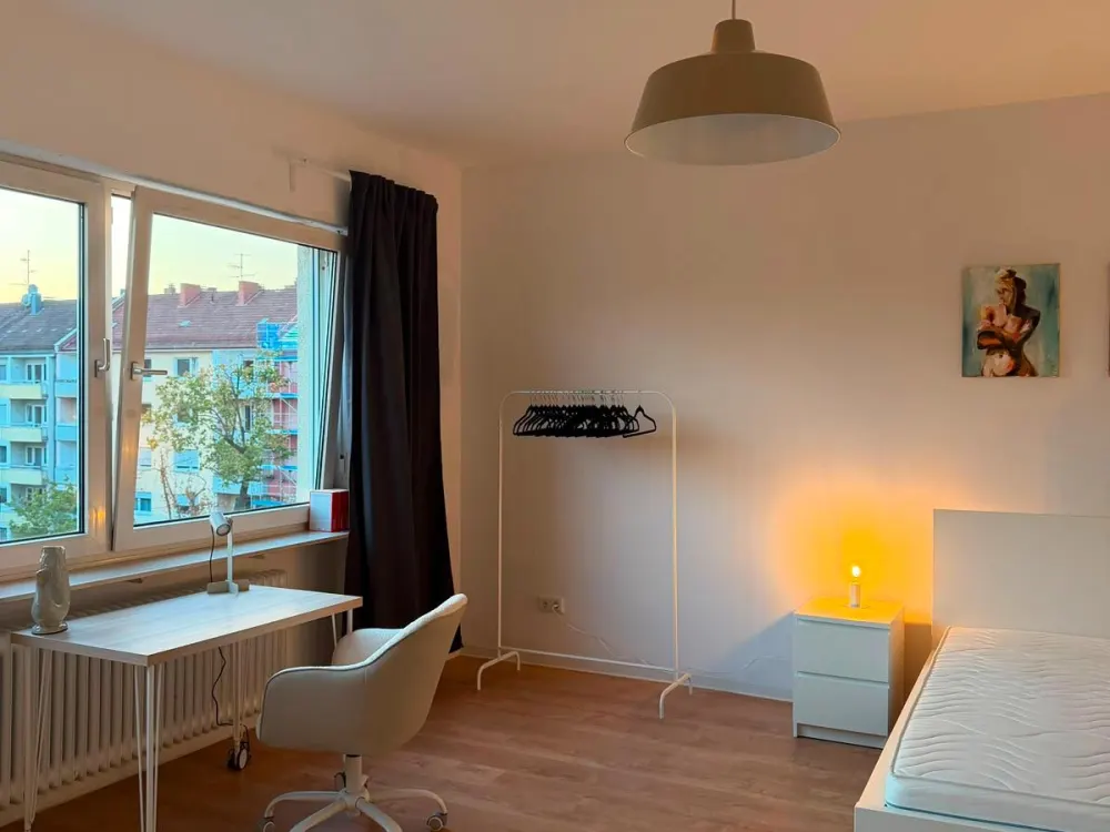 35m2 WG-Zimmer in vollmöblierter 3er-WG in Nürnberg-Südstadt