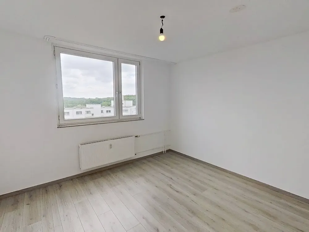 Hübsche 2-Zimmer-Wohnung mit modernem Wannenbad, großem BALKON & tollem Ausblick