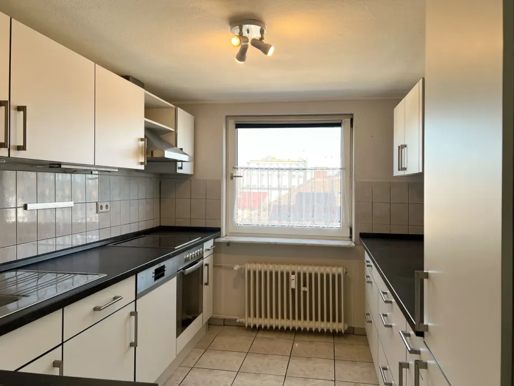 3-Zimmer-Dachgeschosswohnung mit Einbauküche in ruhiger Lage