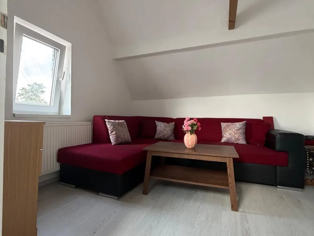 Möbilierte Dachgeschoss Wohnung in Hannover